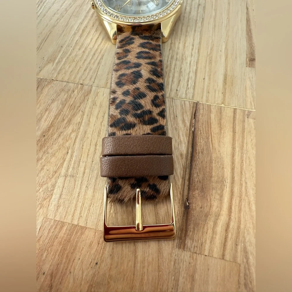 Guess ladies gold tone leopard print watch NEW BATTERY